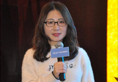 針對(duì)工程中經(jīng)常遇到施工難、尋人難、無處接單的窘境，中安信聯(lián)科技有限公司運(yùn)營經(jīng)理陸佳媛分享了“攜手互聯(lián)網(wǎng)，賦能大安防”