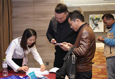 來賓于簽到處簽到