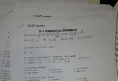 展臺(tái)人頭攢動(dòng)